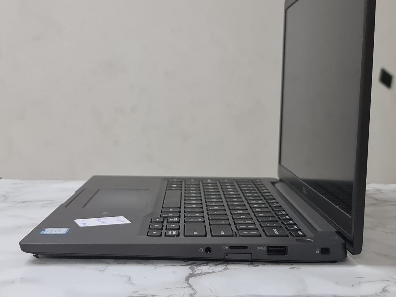 Dell Latitude 7400 Intel Core I5-8265U 8GB Ram 256GB SSD Intel UHD Graphics 620 14″ Inch FHD