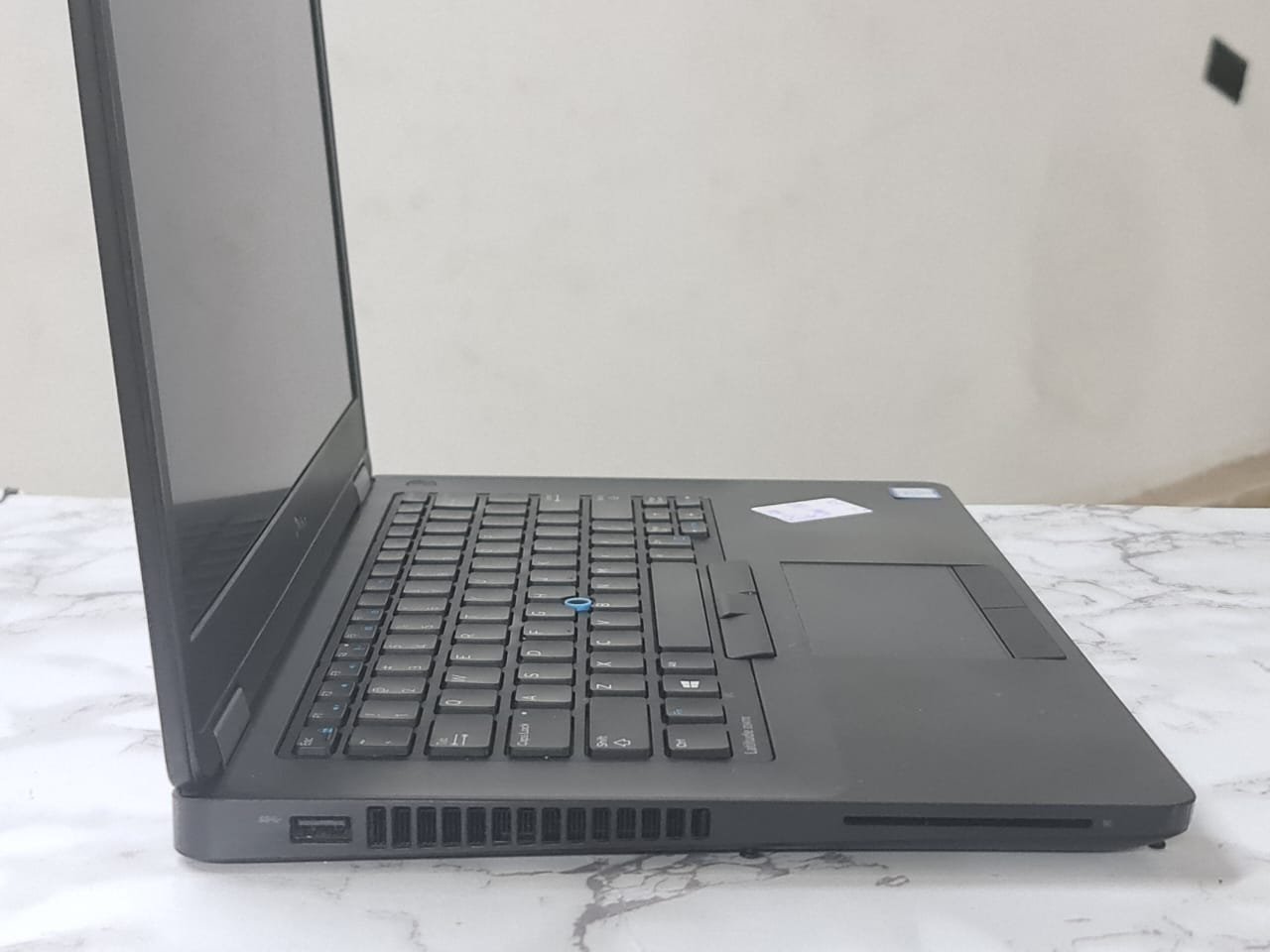 DELL E5470 الجيل السادس وصل مع اقوي لابتوب من شركة ديل بأسرع هارد اس اس دي 256 m2 مع رام 8 جيجا ddr4